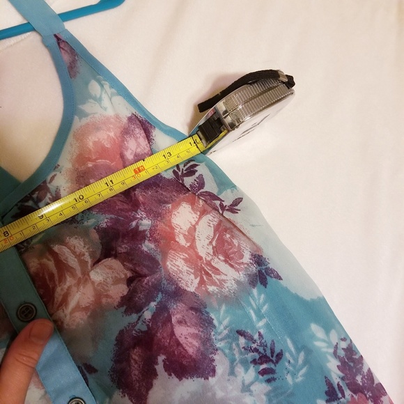 🛍  Floral Halter Tank by Band of Gypsies - Picture 5 of 7